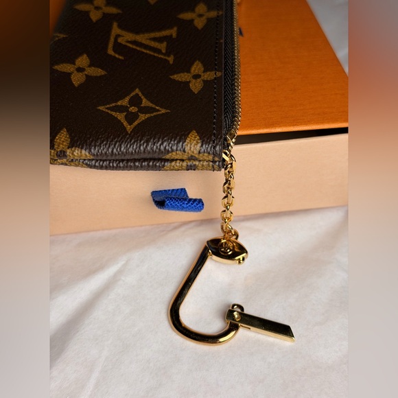 Louis Vuitton Monogram Key Pouch - Picture 14 of 16